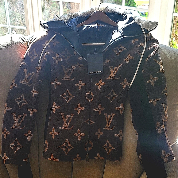 SOLD Louis Vuitton Monogram Fleece Jacket 38. Fabulous!!! - Picture 6 of 15